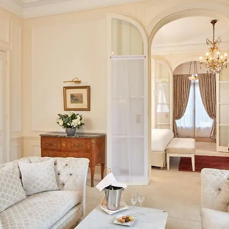 Hotel Raphael