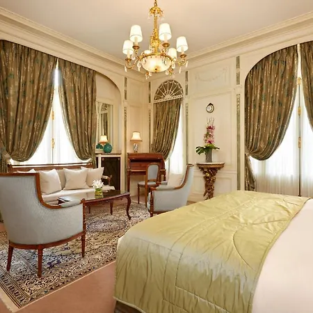 Hotel Raphael