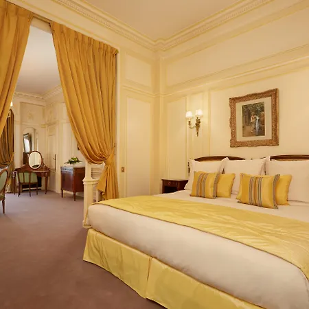 Raphael Hotel