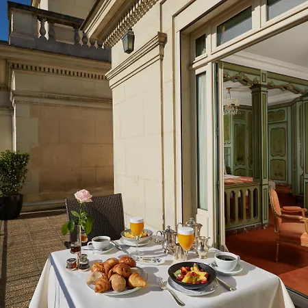 Hotel Raphael