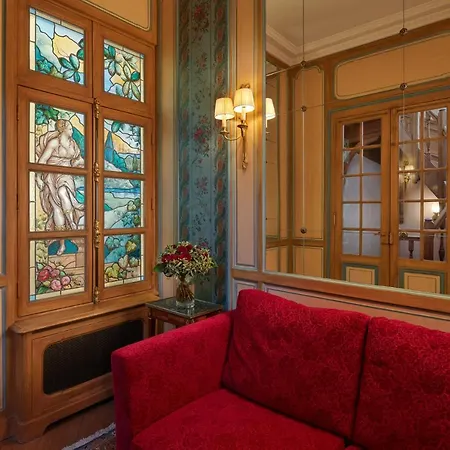 Hotel Raphael