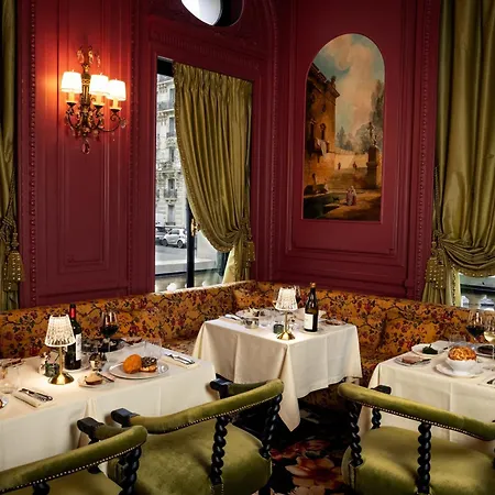 Hotel Raphael