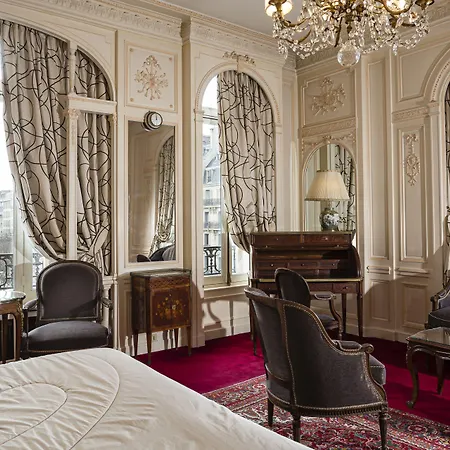 Raphael Hotel