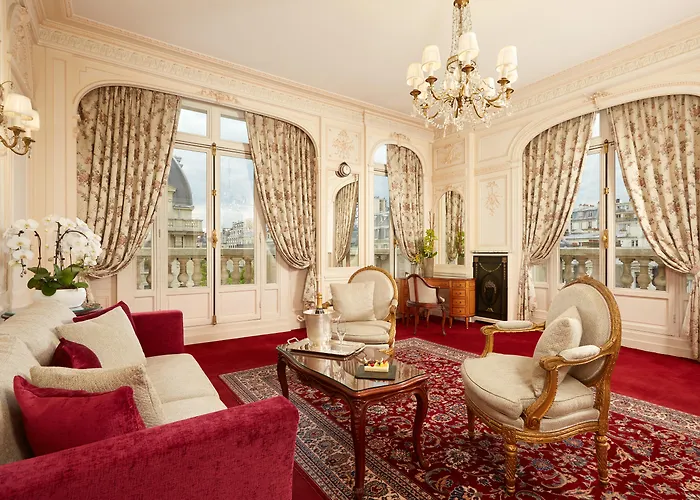 Raphael 5* Paris