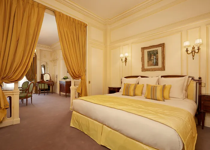Raphael Hotel