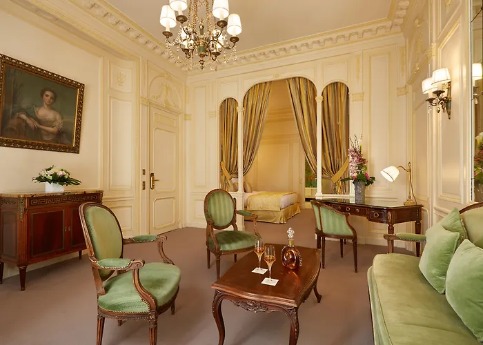 Raphael 5* Paris
