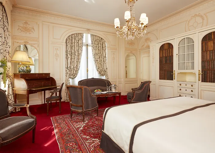 Raphael 5* Paris