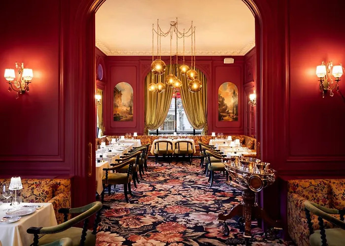 Raphael Hotel
