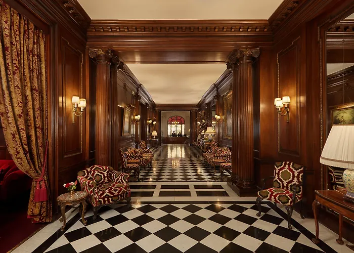Hotel Raphael