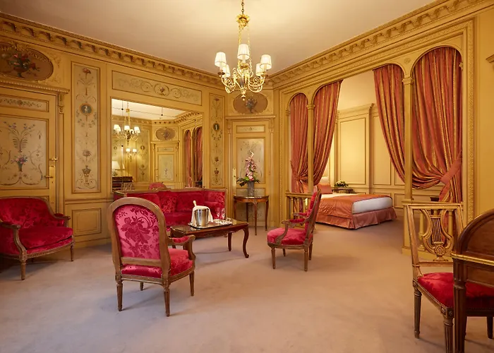 Raphael Hotel