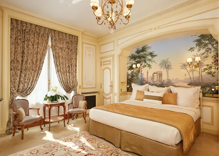 Raphael 5* Paris