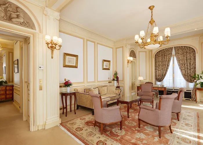 Hotel Raphael