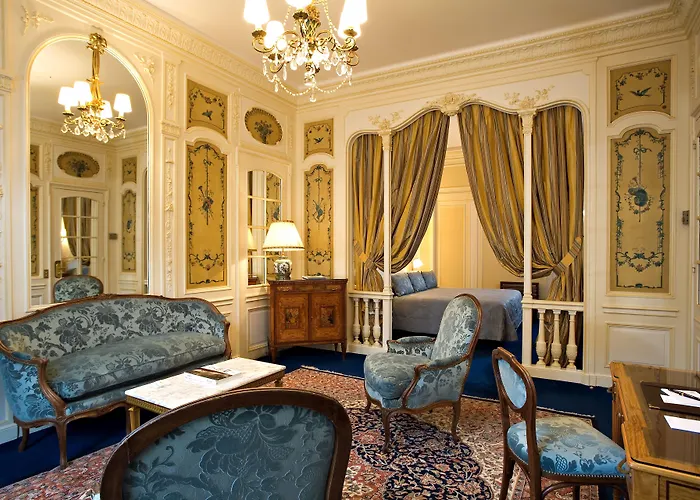 Raphael 5* Paris
