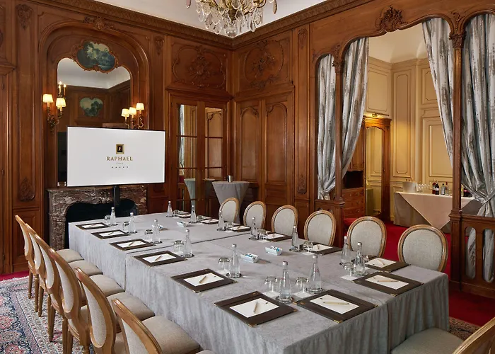 Raphael Hotel